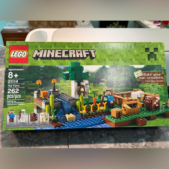 LEGO Minecraft Adventure Set with Green and Brown Blocks. RETIRED - Picture 4 of 4